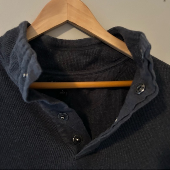 Banana Republic 1978 Long Sleeve Shirt with button collar - Picture 3 of 11